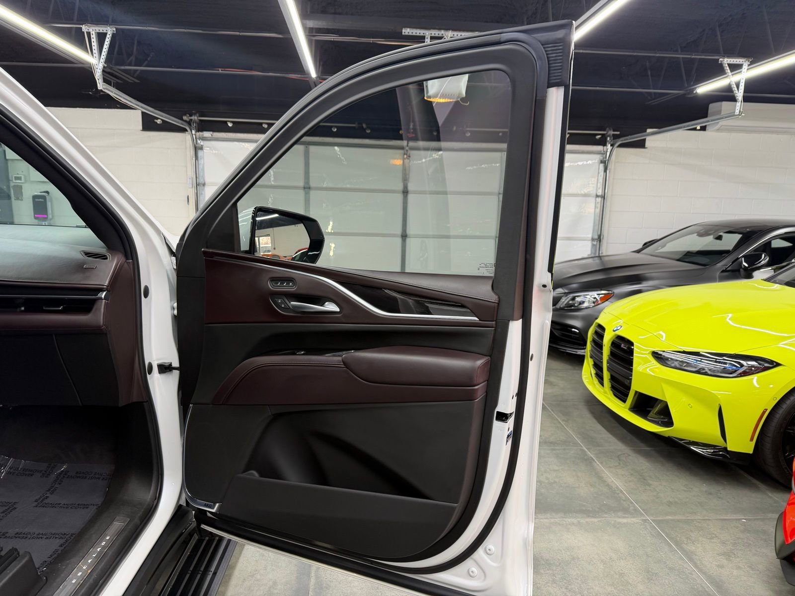 Used 2023 Cadillac Escalade Sport Platinum w/ LPO, ONYX Package image 29