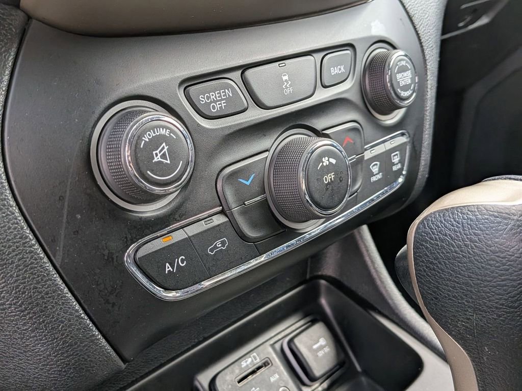 Used 2014 Jeep Cherokee Latitude image 20