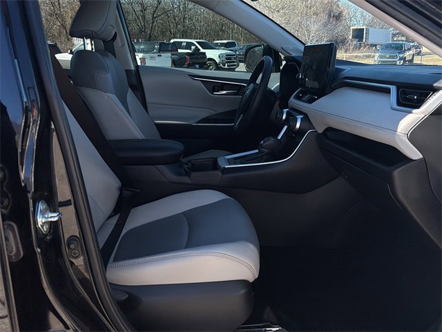Used 2023 Toyota RAV4 XLE Premium image 11