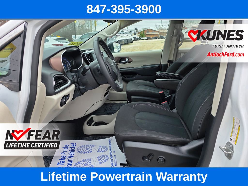 Used 2024 Chrysler Voyager LX FWD image 15