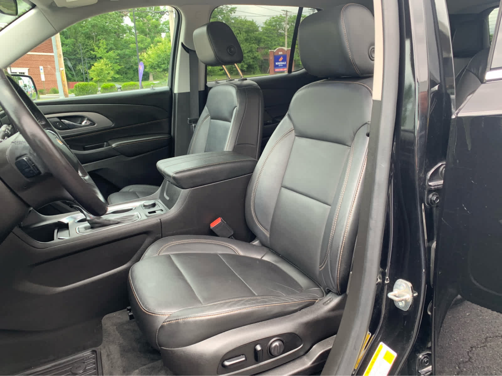 Used 2019 Chevrolet Traverse LT FWD image 12