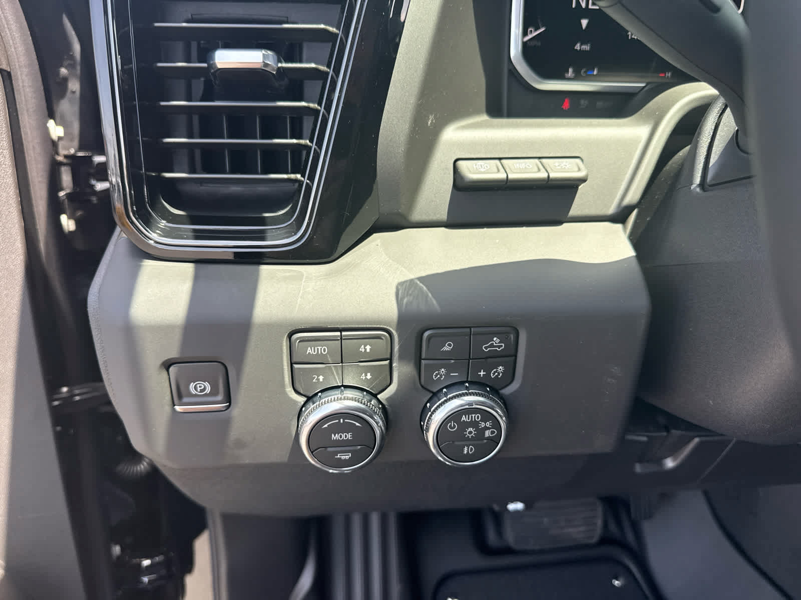 New 2026 GMC Sierra 3500 AT4 w/ AT4 Premium Plus Package AWD/4WD image 16