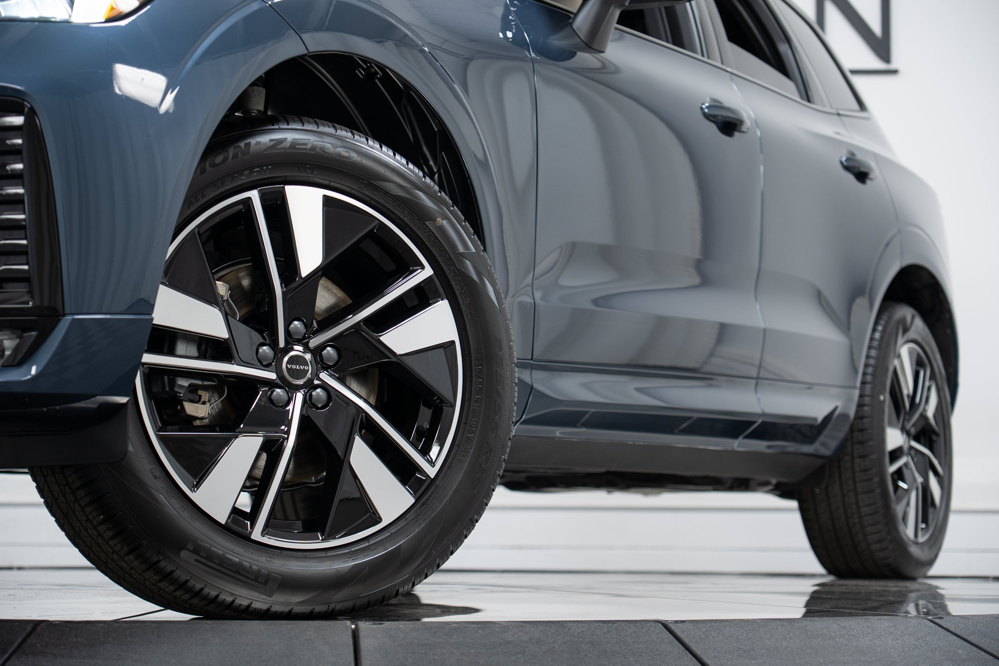New 2027 Volvo XC60 B5 Core AWD/4WD image 27
