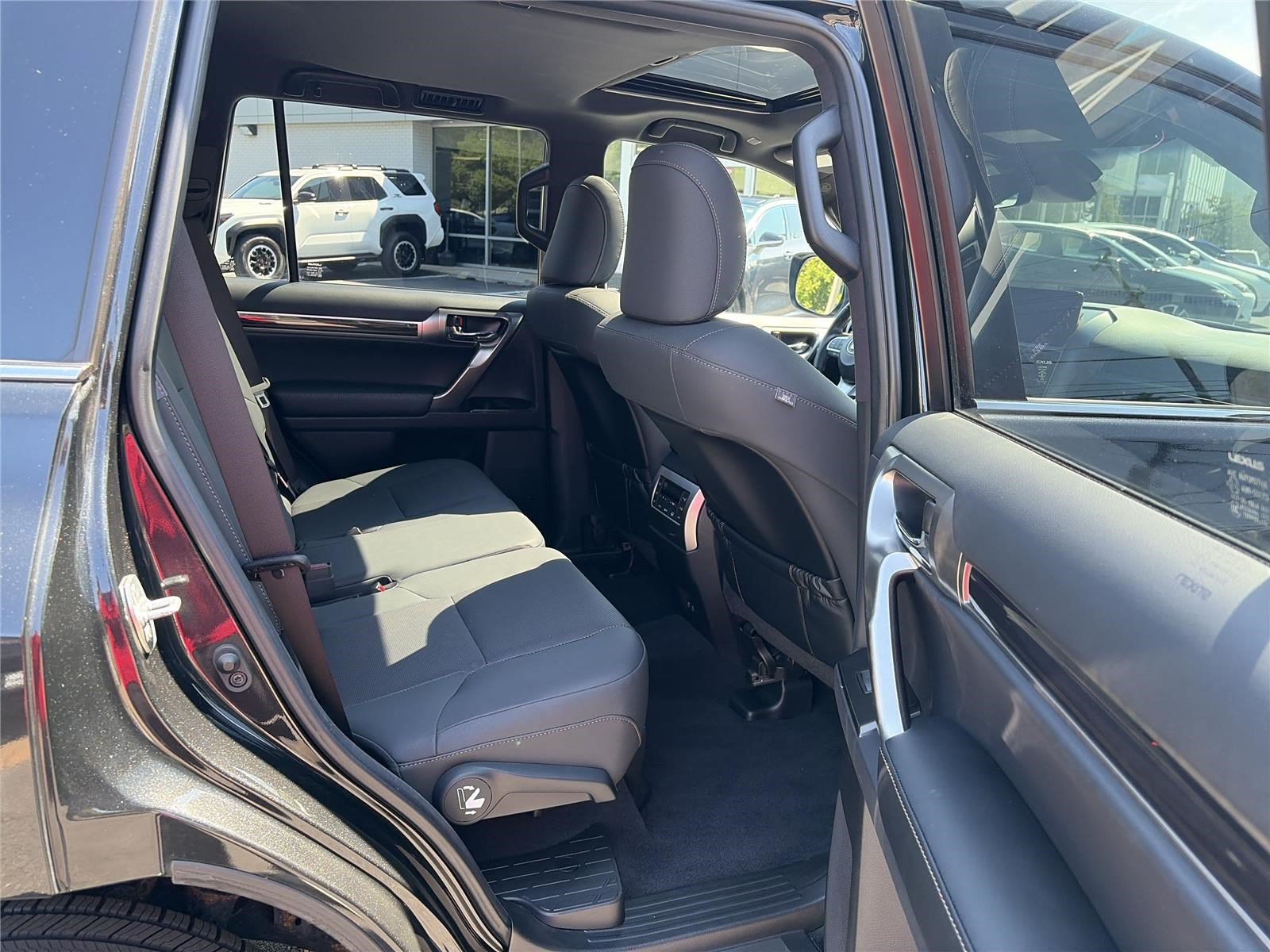 Used 2023 Lexus GX 460 Premium w/ Premium Package AWD/4WD image 15