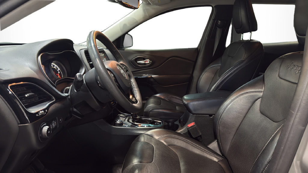 Used 2023 Jeep Cherokee Altitude Lux AWD/4WD image 25