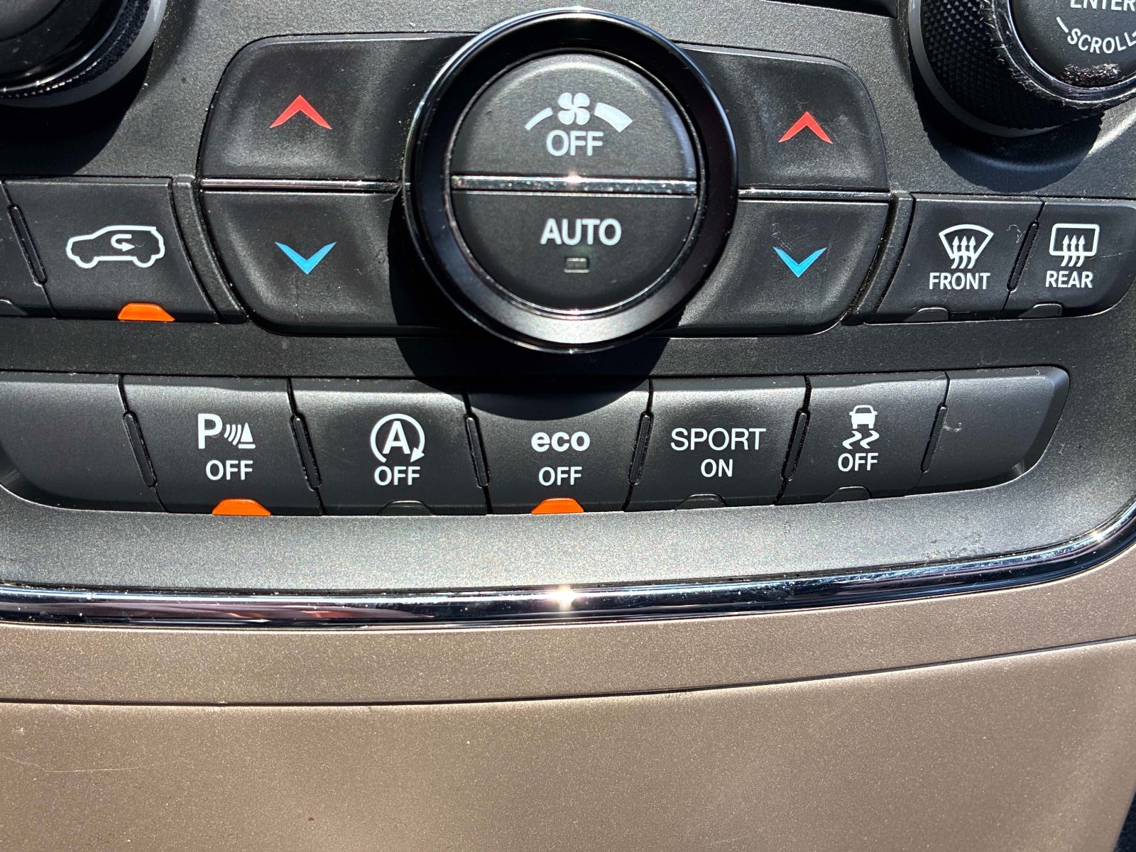 Used 2016 Jeep Grand Cherokee Overland AWD/4WD image 31