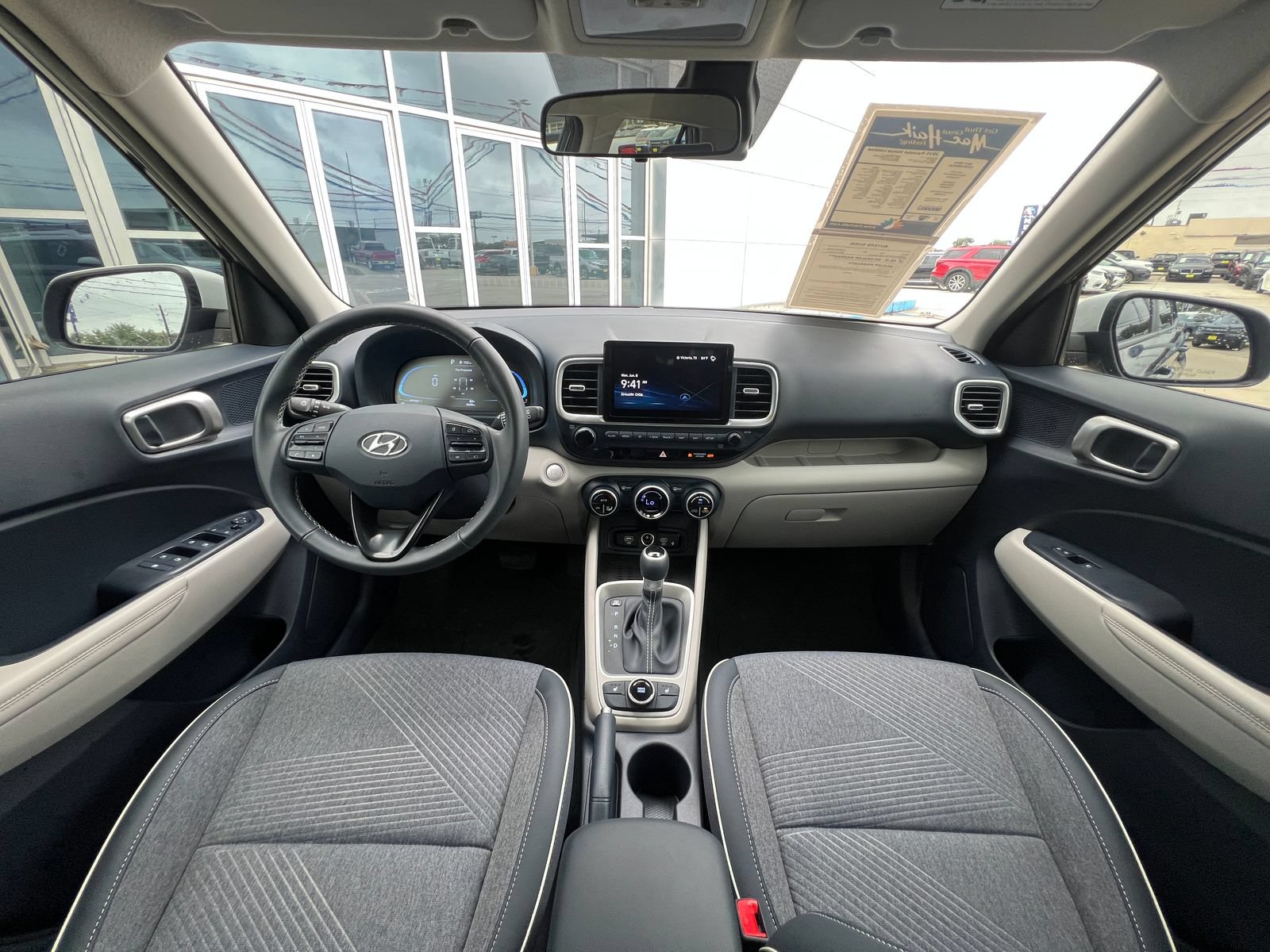 Used 2025 Hyundai Venue Limited FWD image 19