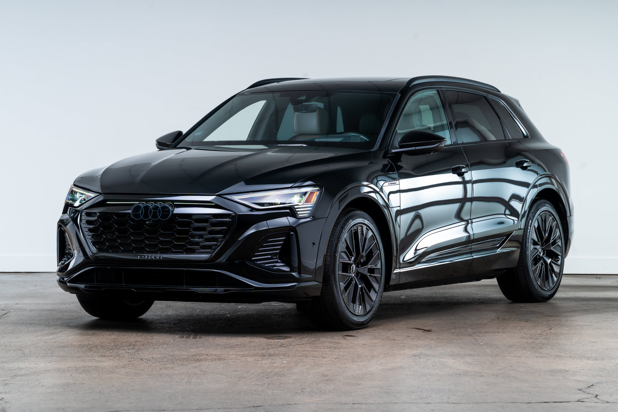 Used 2024 Audi Q8 e-tron Prestige w/ Prestige Package AWD/4WD image 3