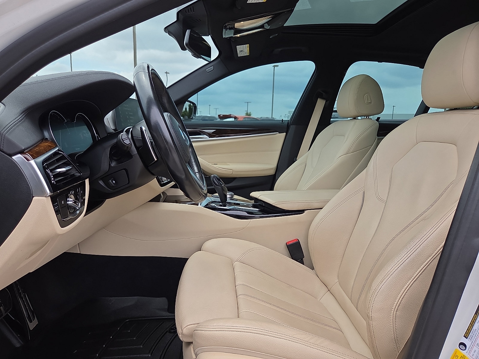 Used 2018 BMW 540i w/ M Sport Package RWD image 15