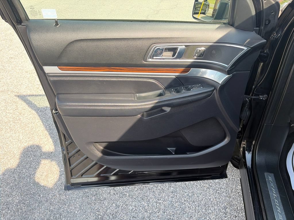 Used 2018 Ford Explorer Limited AWD/4WD image 11