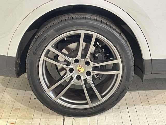 Certified 2023 Porsche Cayenne AWD/4WD image 13