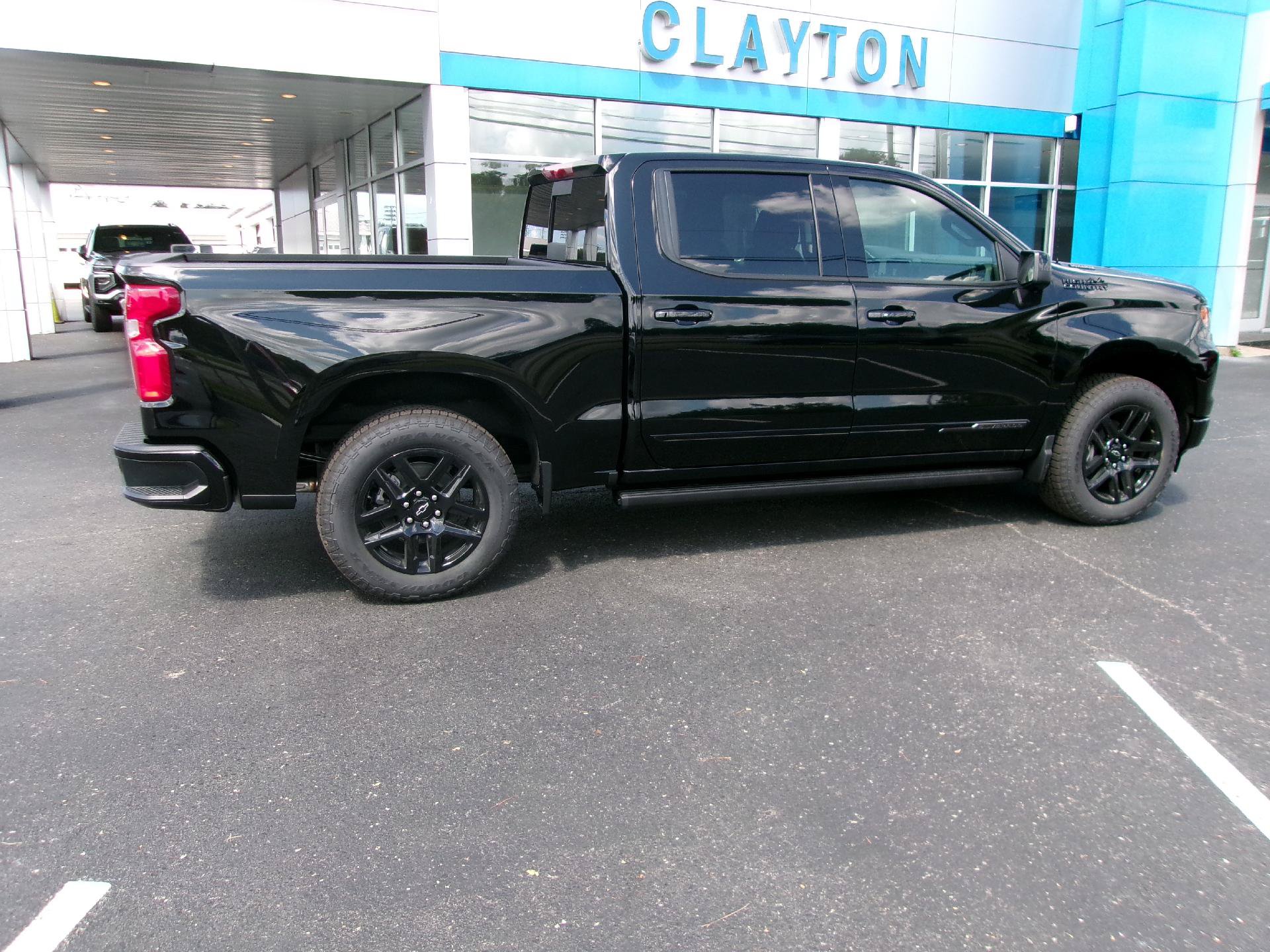 New 2026 Chevrolet Silverado 1500 High Country w/ Midnight Edition AWD/4WD image 3