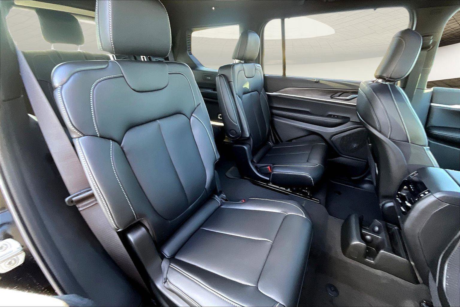 New 2025 Jeep Grand Cherokee L Limited w/ Luxury Tech Group II image 10