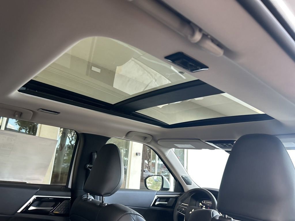 New 2026 Mitsubishi Outlander SE image 32