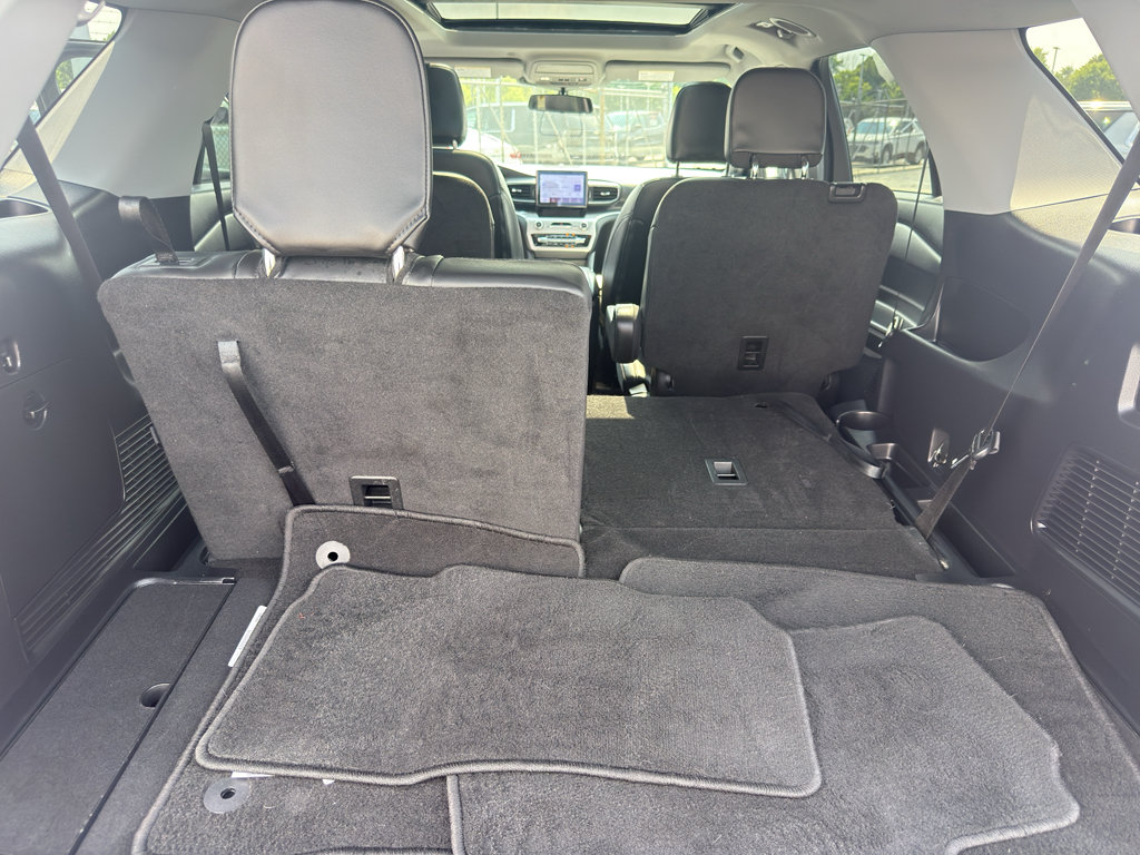 Used 2022 Ford Explorer XLT w/ Equipment Group 202A AWD/4WD image 39