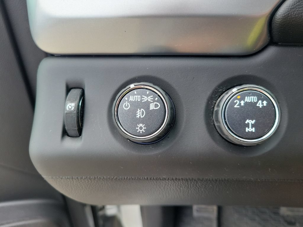Used 2018 Chevrolet Suburban Premier AWD/4WD image 23