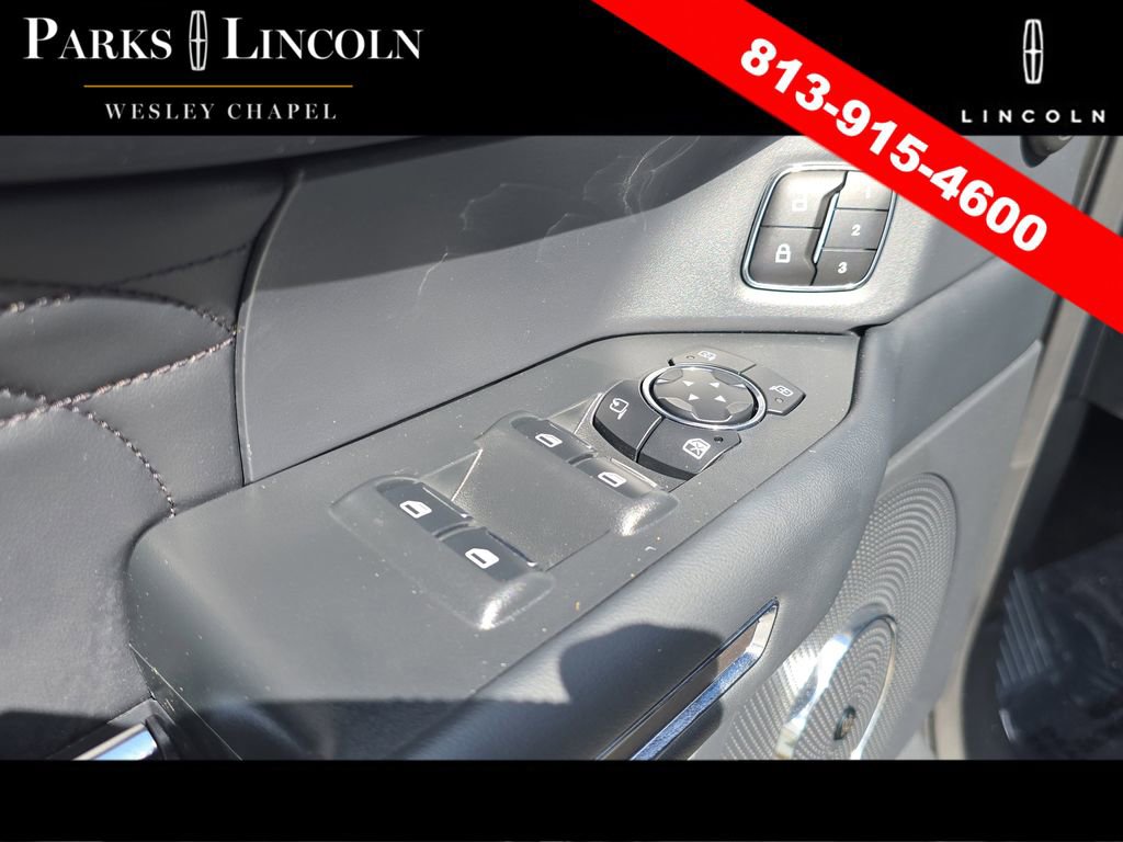 Used 2023 Ford Expedition Platinum image 17