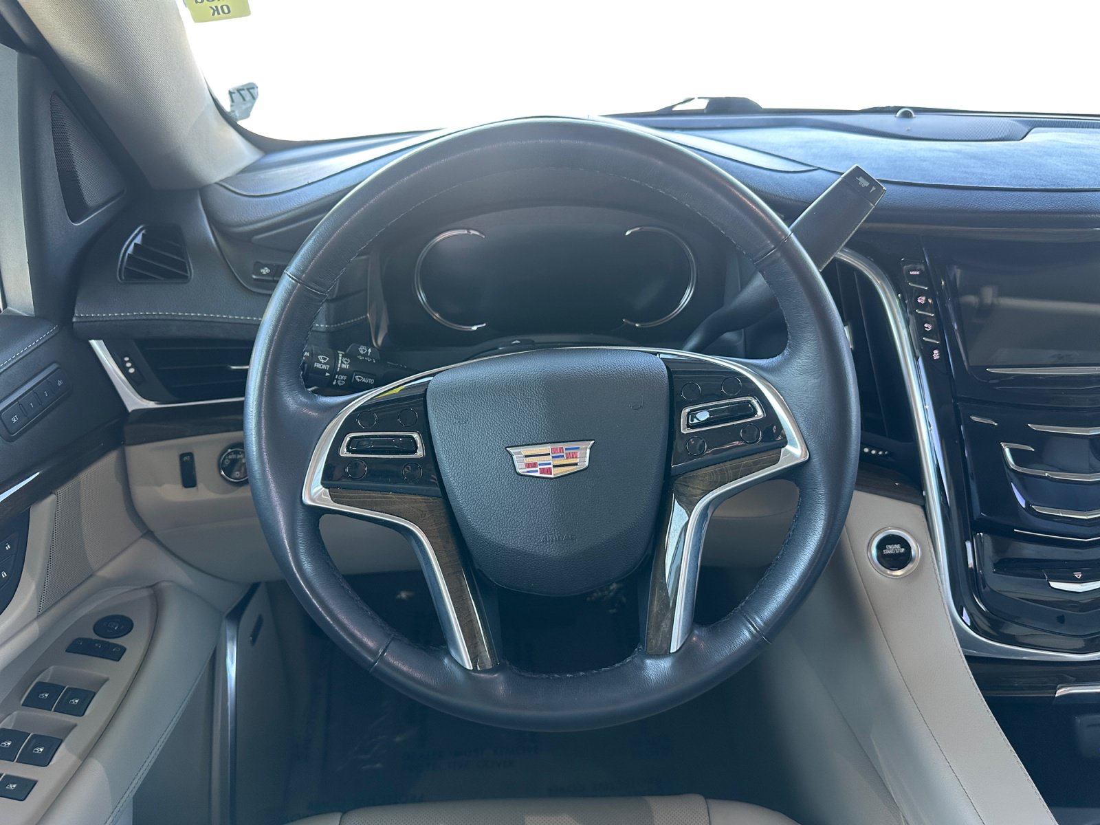 Used 2020 Cadillac Escalade Luxury AWD/4WD image 12