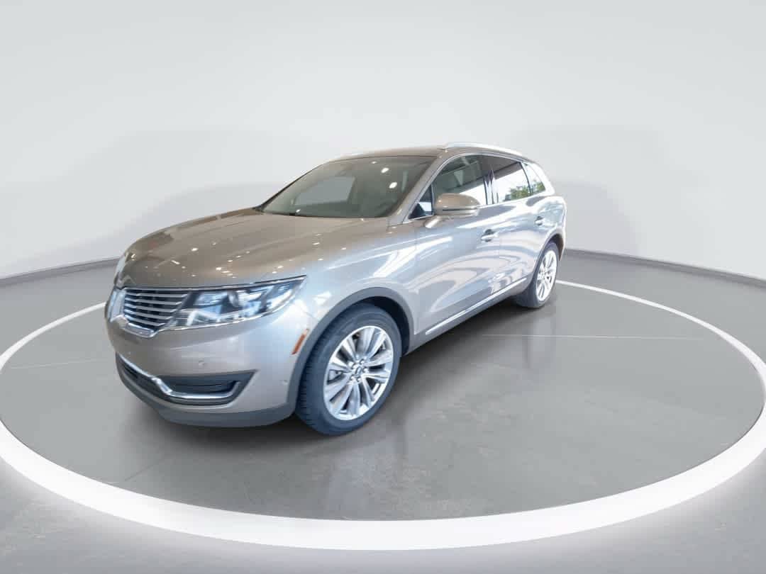 Used 2016 Lincoln MKX Reserve w/ Technology Package AWD/4WD image 4