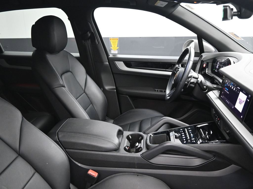 Used 2024 Porsche Cayenne S image 13