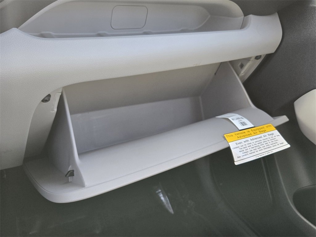 Certified 2025 Hyundai Venue SEL image 21