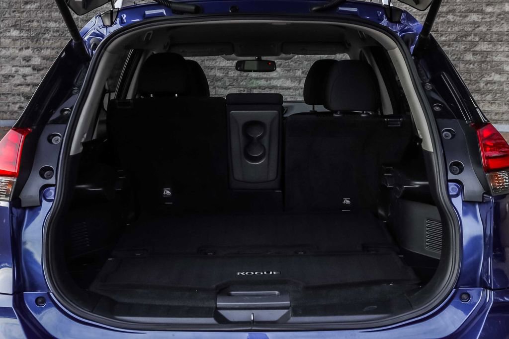 Used 2017 Nissan Rogue SV w/ SV Premium Package image 18