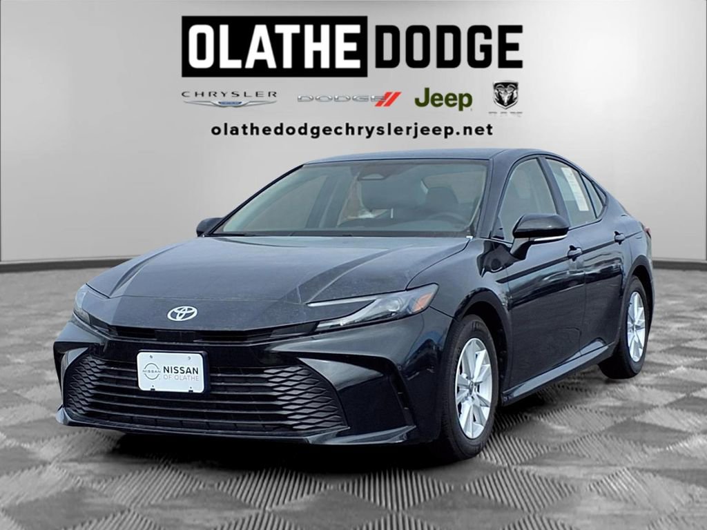 Used 2025 Toyota Camry LE image 1