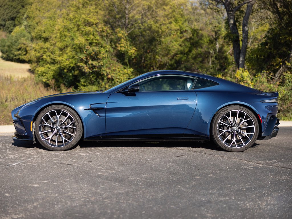 Used 2025 Aston Martin V8 Vantage Coupe RWD image 3
