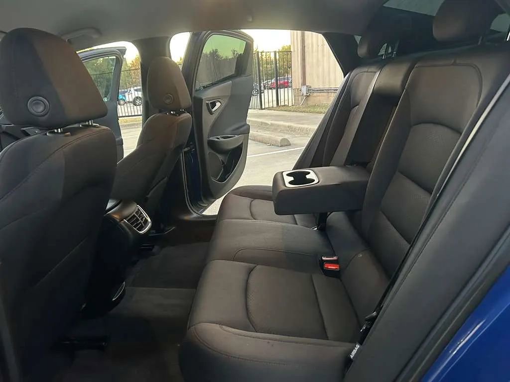 Used 2023 Chevrolet Malibu LT FWD image 18