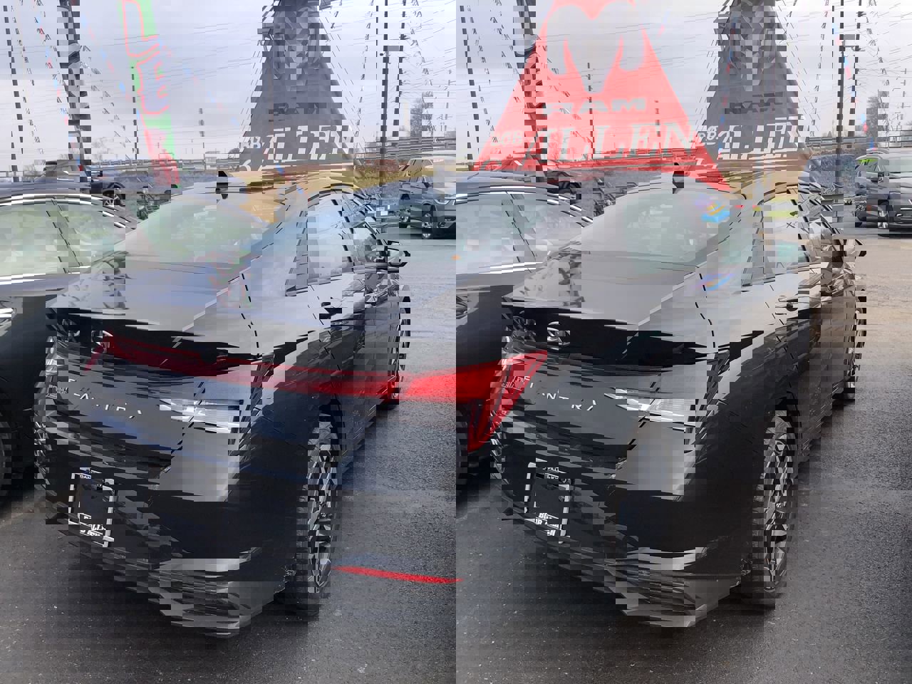 Used 2023 Hyundai Elantra SEL w/ Convenience Package image 5