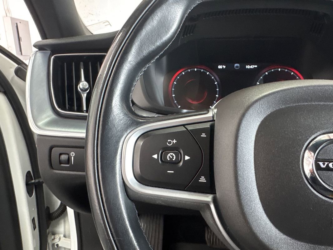 Used 2020 Volvo XC60 T5 Momentum AWD/4WD image 12