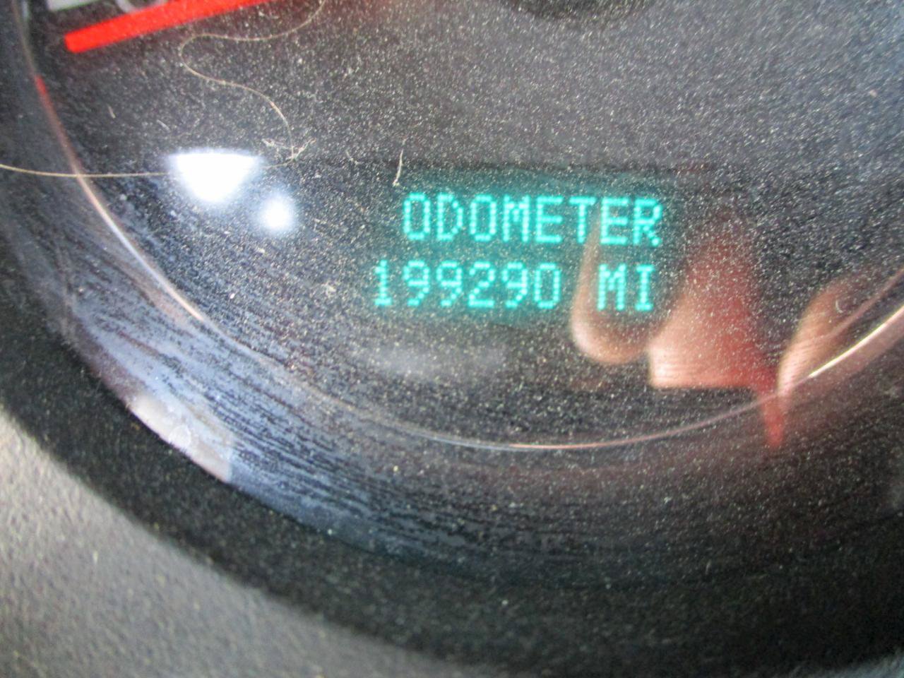 Used 2011 Chevrolet Suburban LT w/ Luxury Package AWD/4WD image 15