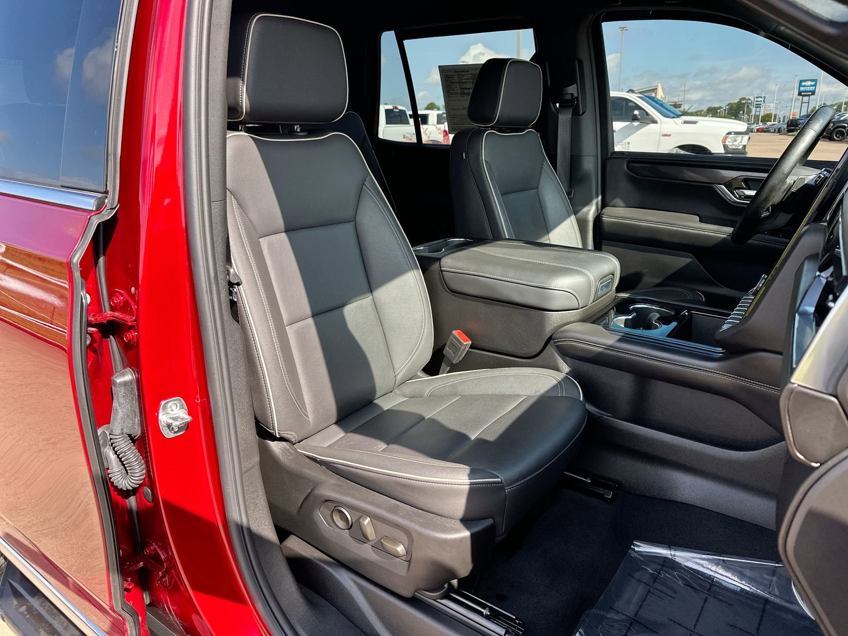 Used 2025 GMC Yukon Elevation AWD/4WD image 27