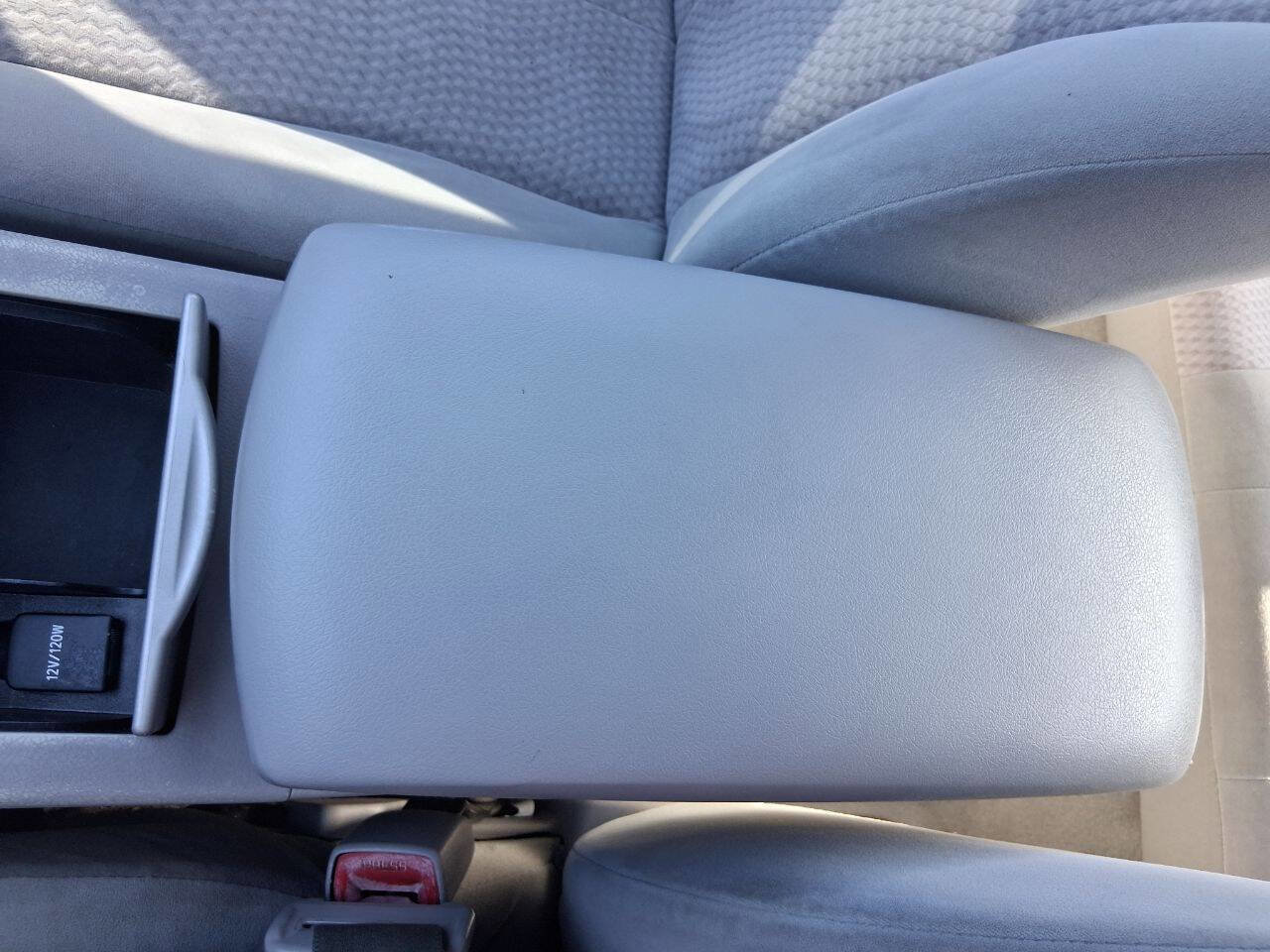 Used 2011 Toyota Camry LE FWD image 30