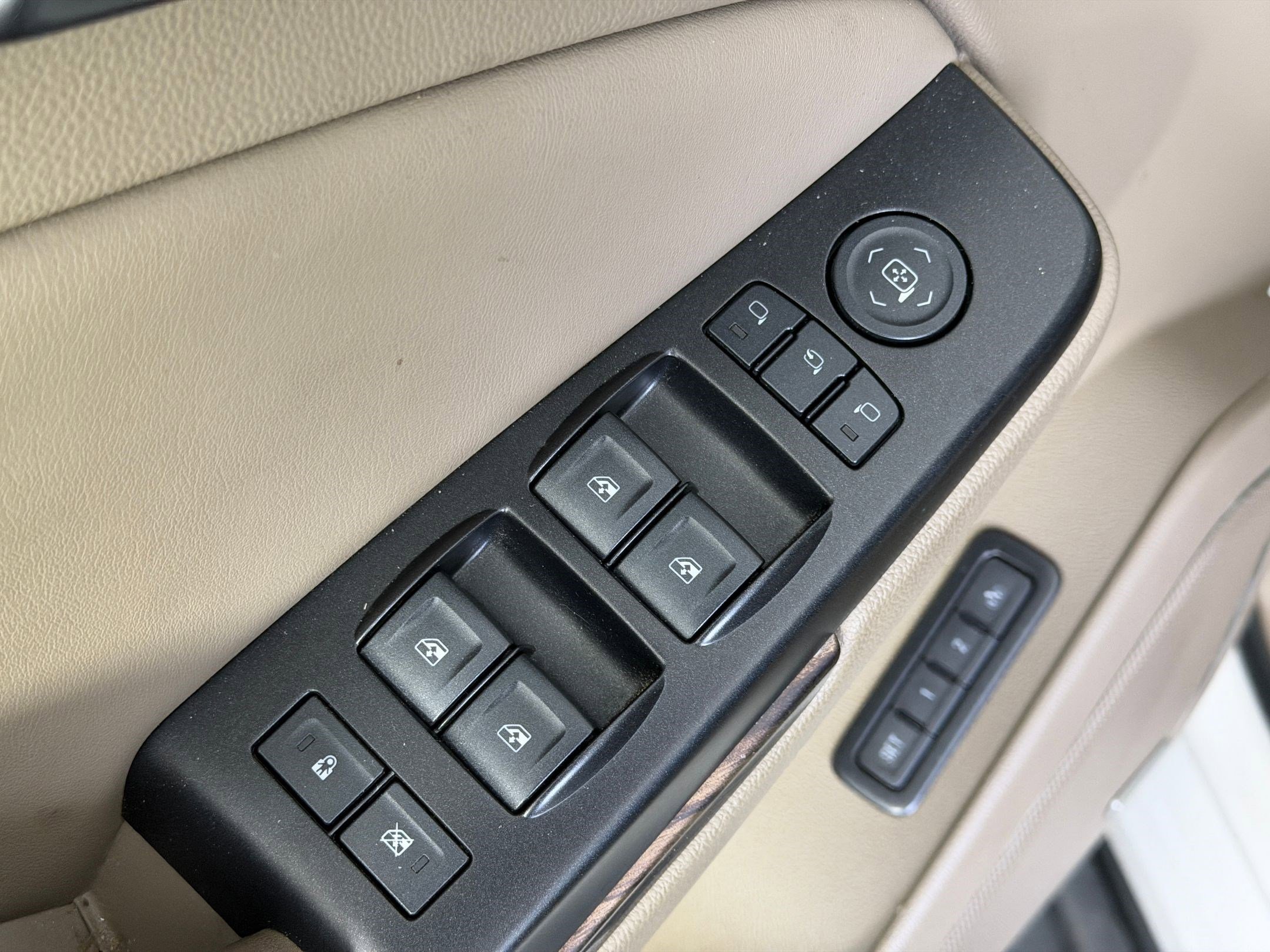 Used 2017 GMC Yukon XL SLT w/ Open Road Package RWD image 23