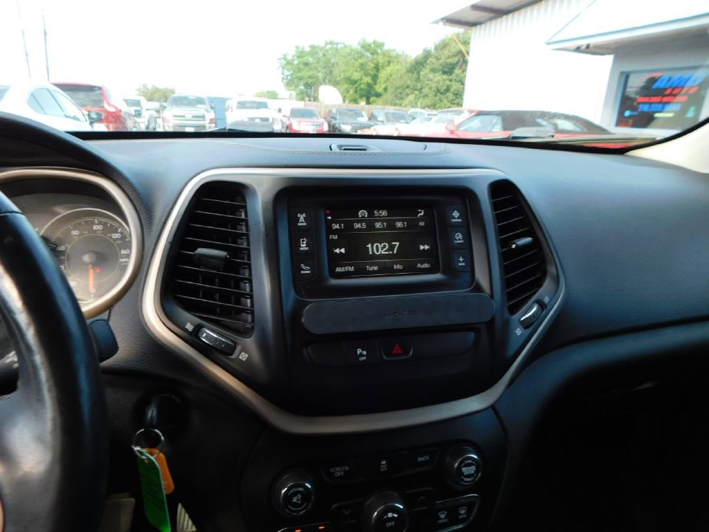 Used 2017 Jeep Cherokee Sport w/ Cold Weather Group FWD image 14