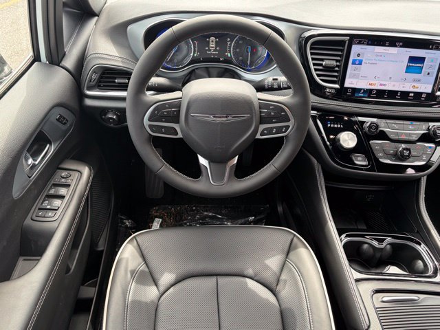 New 2026 Chrysler Pacifica Limited FWD image 40