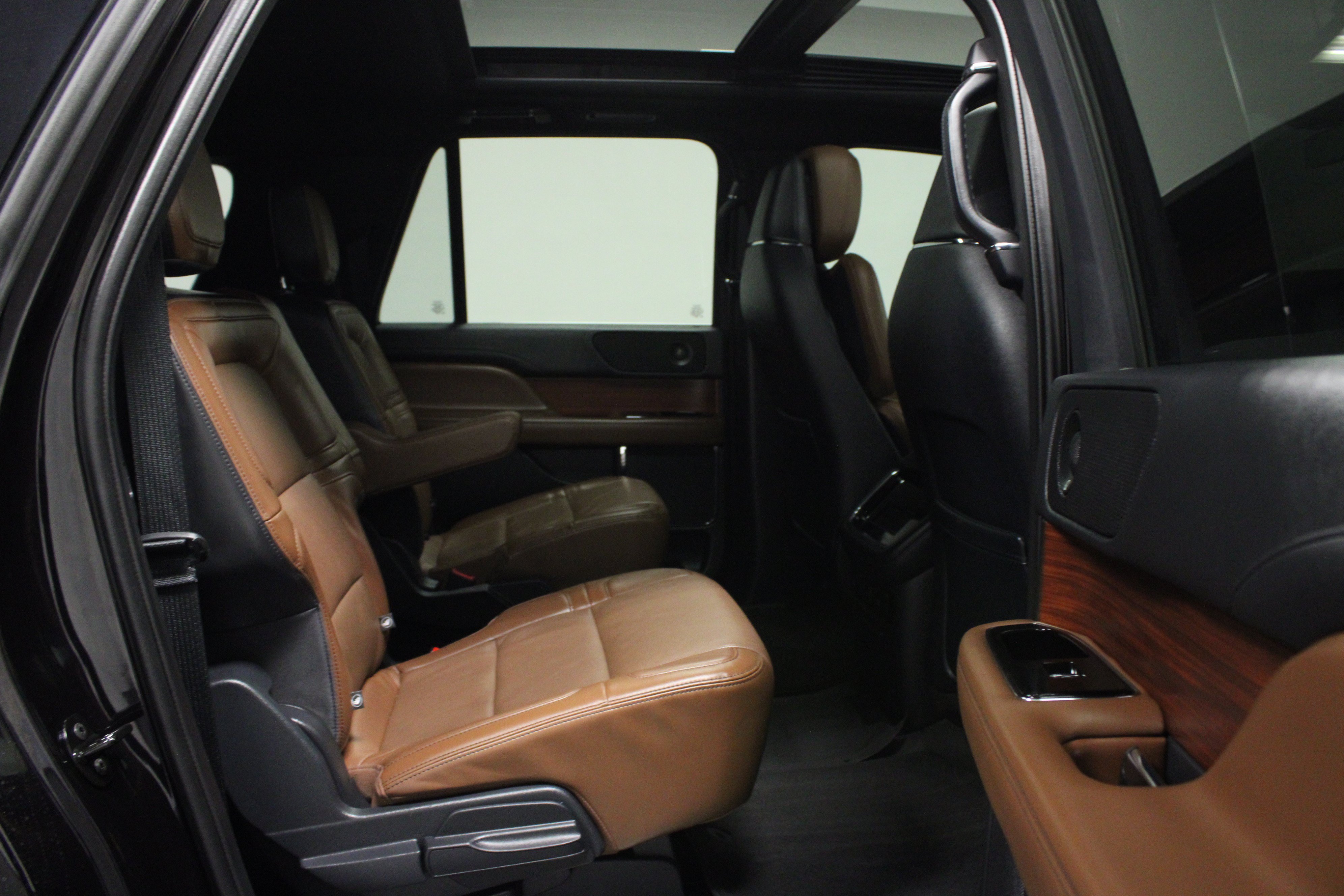 Used 2024 Lincoln Navigator L Reserve w/ Monochromatic Package AWD/4WD image 16