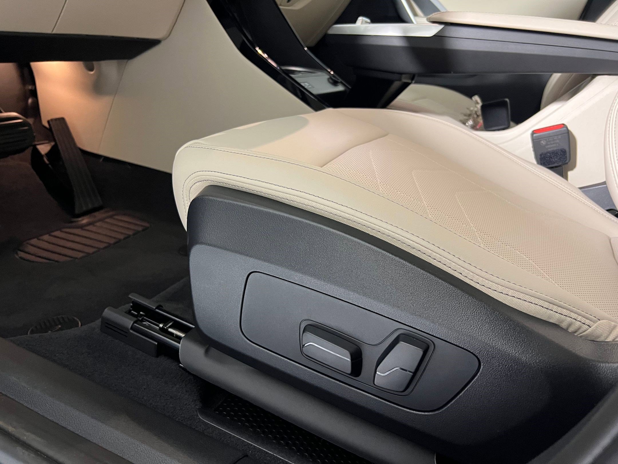 Used 2025 BMW X2 xDrive28i w/ Premium Package AWD/4WD image 13