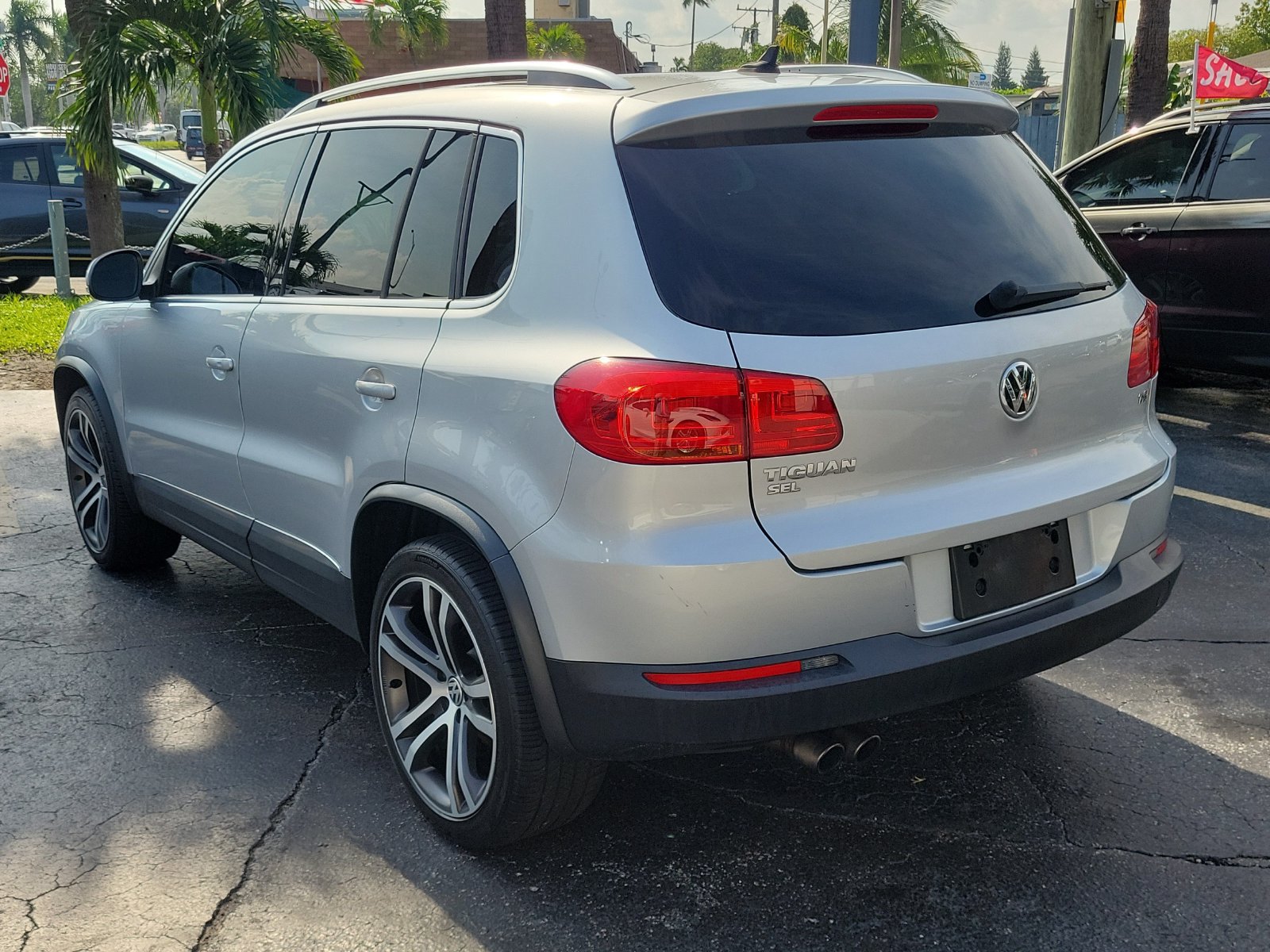Used 2017 Volkswagen Tiguan SEL FWD image 6