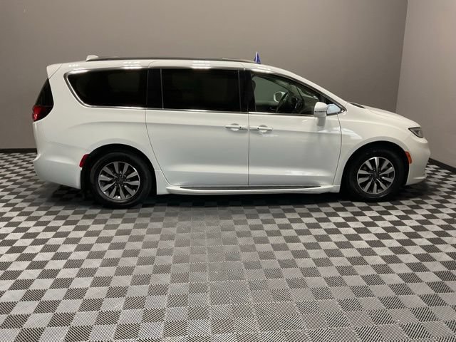 Used 2021 Chrysler Pacifica Touring FWD image 7