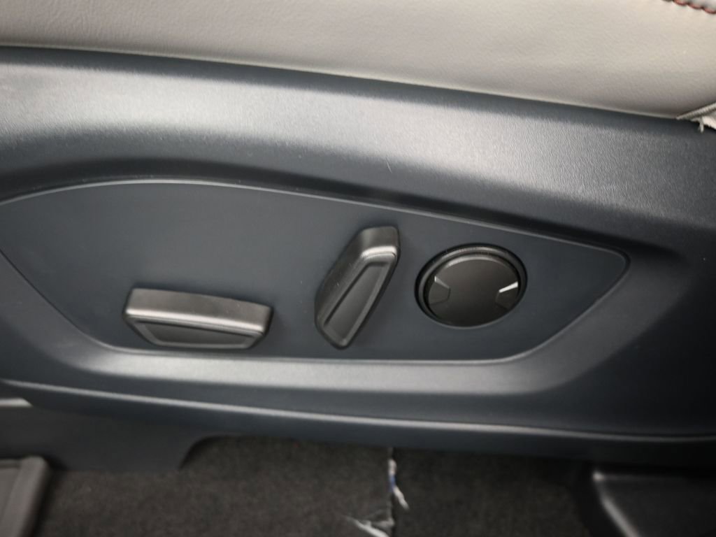 Used 2025 Ford Explorer Active w/ Active Comfort Package image 14