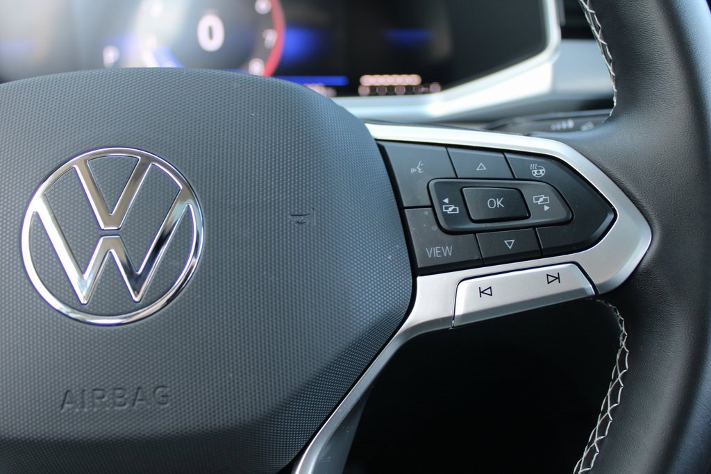 Certified 2025 Volkswagen Taos SE image 12