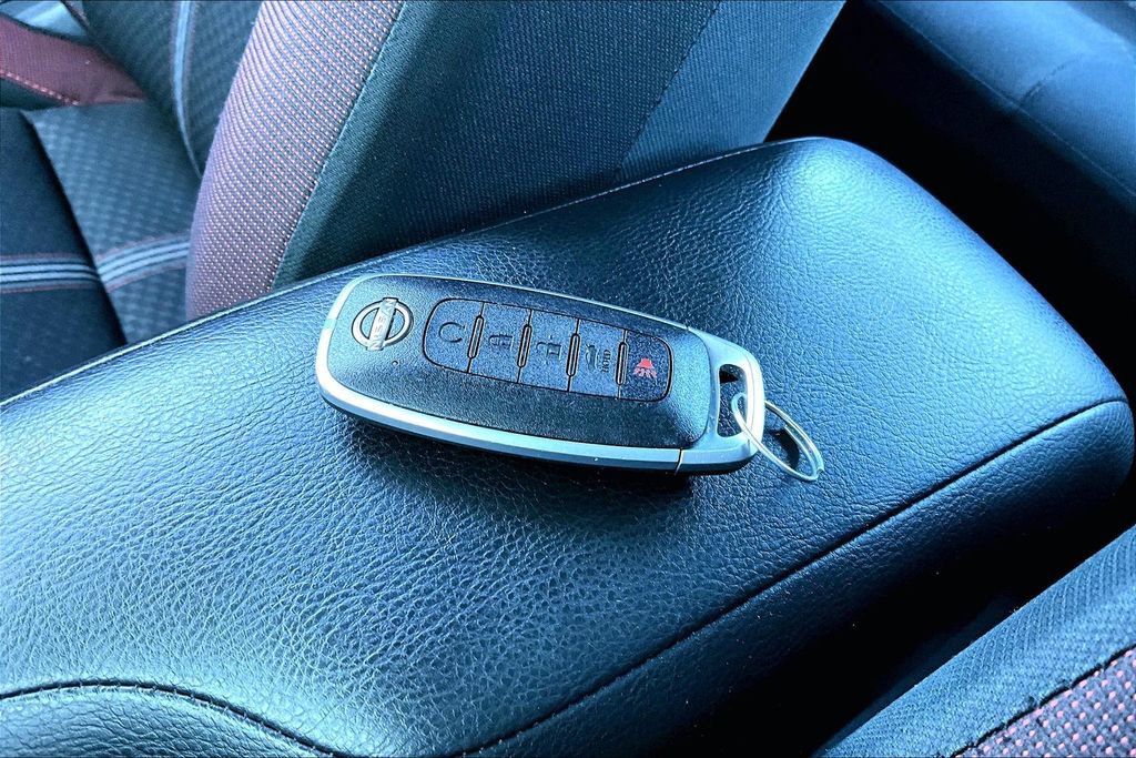 Used 2025 Nissan Versa SR w/ Trunk Package image 11