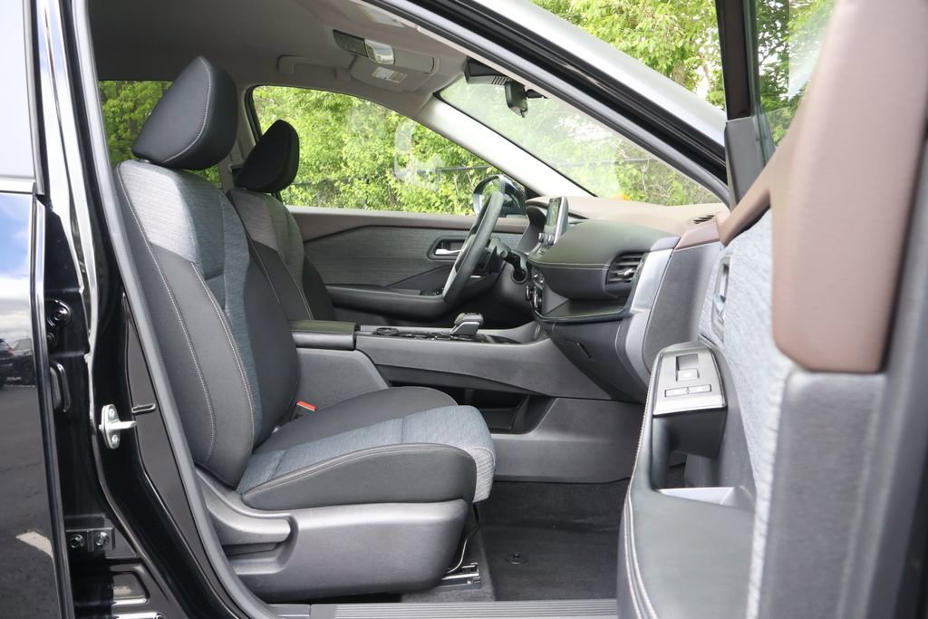 Used 2023 Nissan Rogue SV AWD/4WD image 38