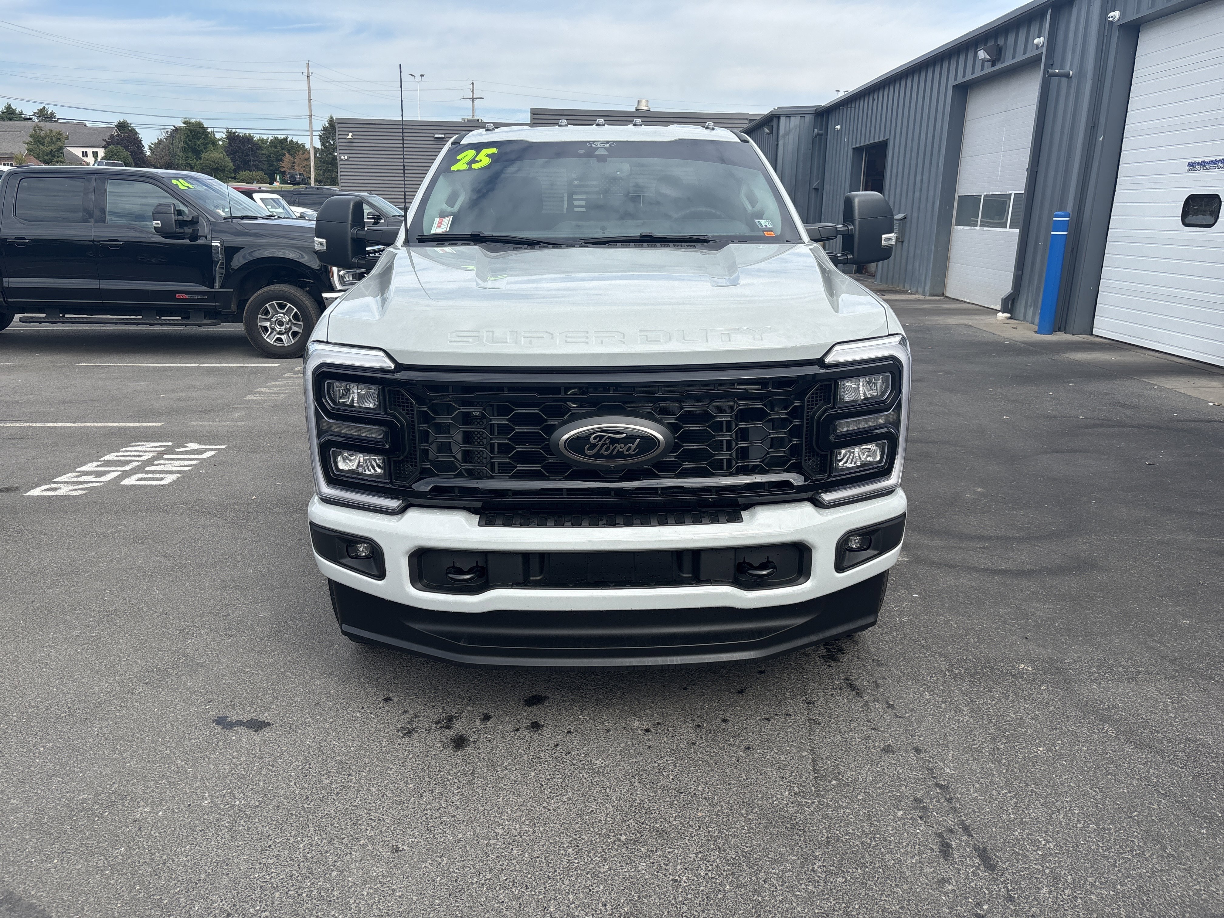 Used 2025 Ford F250 XLT w/ Black Appearance Package image 9