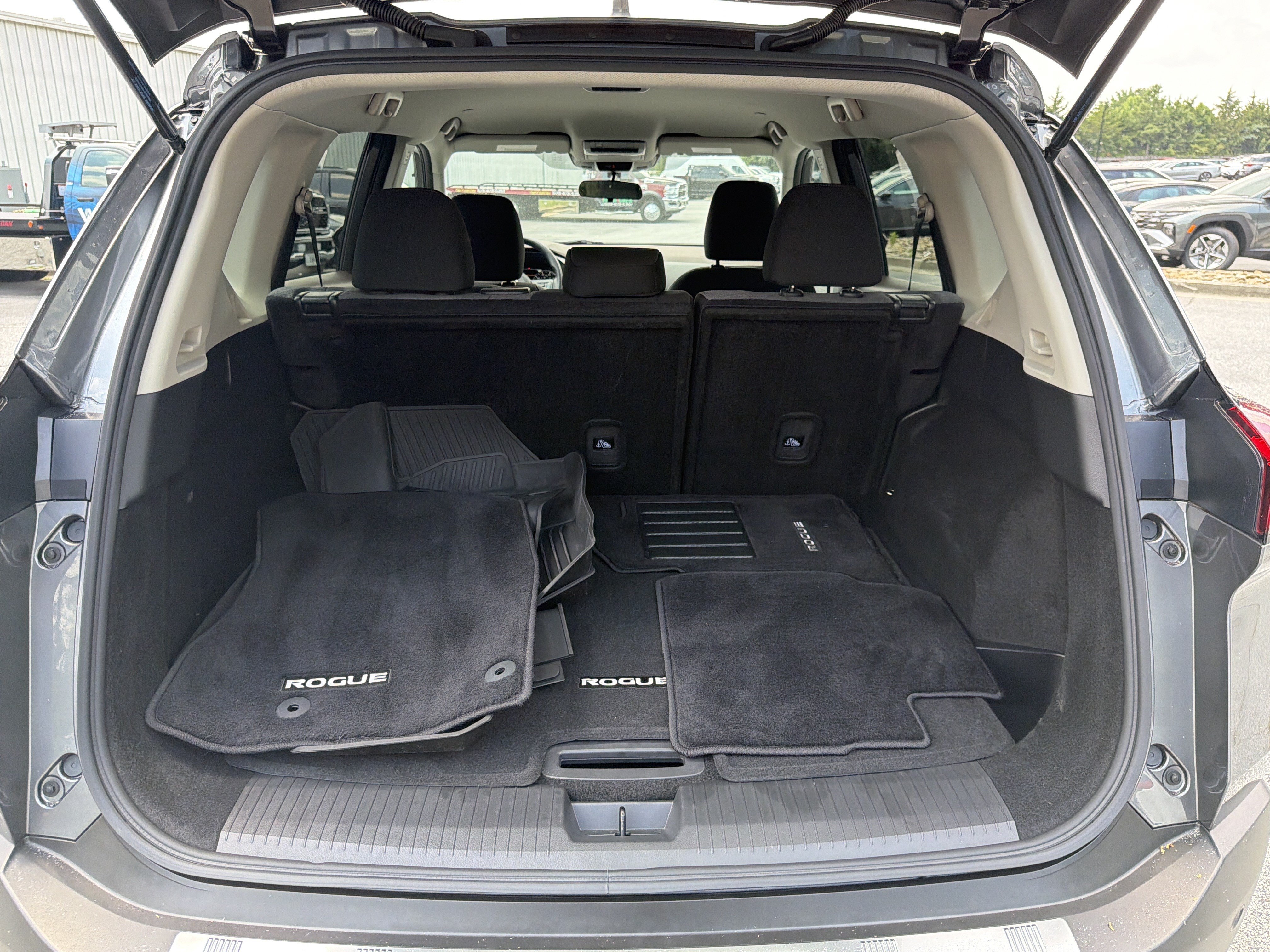 Used 2023 Nissan Rogue SV AWD/4WD image 22