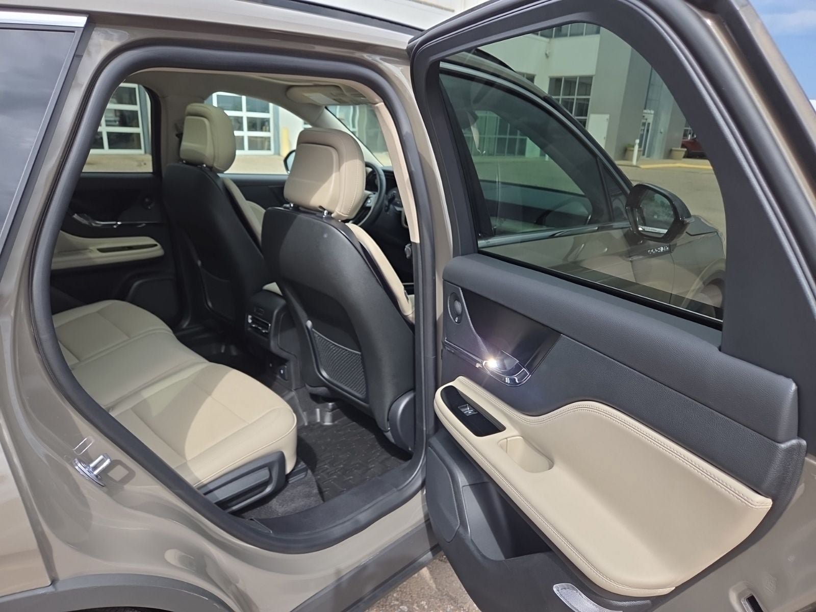 Used 2025 Lincoln Corsair Reserve w/ Equipment Group 202A AWD/4WD image 52