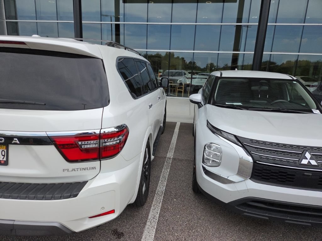 Used 2023 Nissan Armada Platinum w/ Captain's Chairs Package RWD image 12