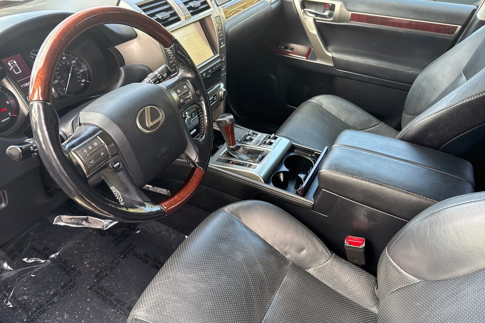 Used 2017 Lexus GX 460 Luxury w/ Preferred Accessory Package image 4